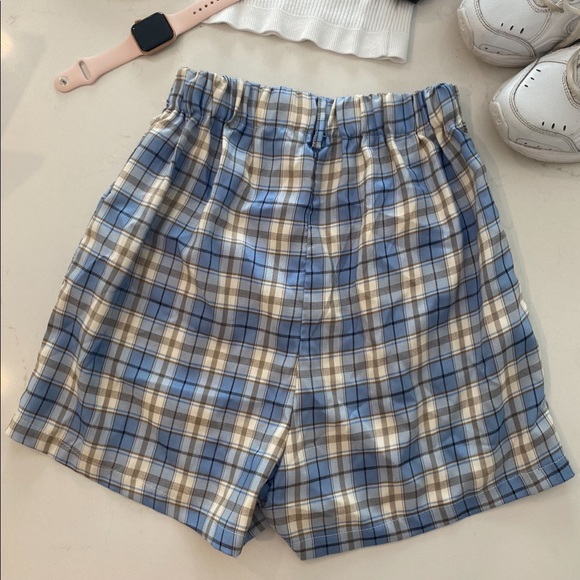 Cutest Thrifted Pattern Shorts - Picture 2 of 2